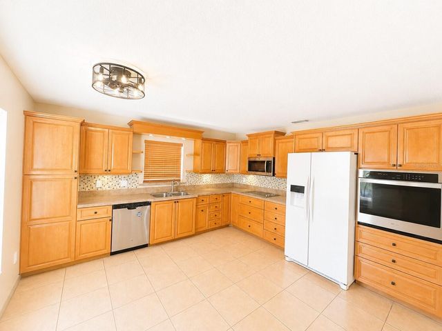 223 NE GOLF CLUB DRIVE, New Smyrna Beach, FL 32168