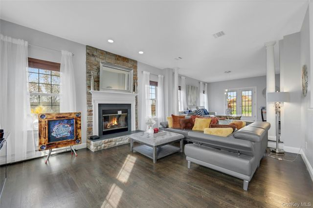 4 Camelback Road, Chester, NY 10918