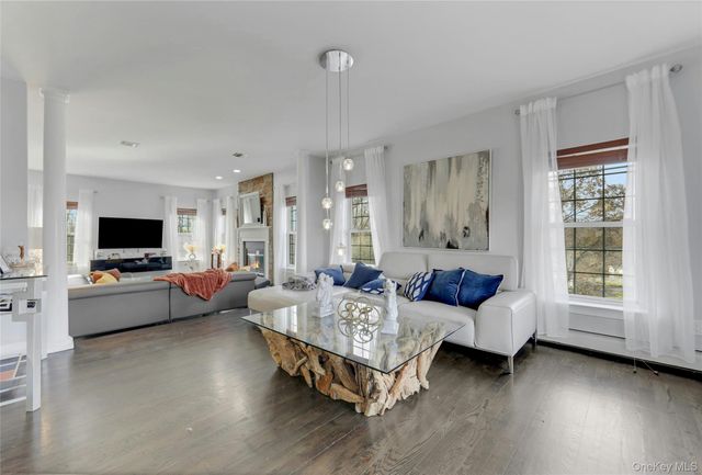 4 Camelback Road, Chester, NY 10918