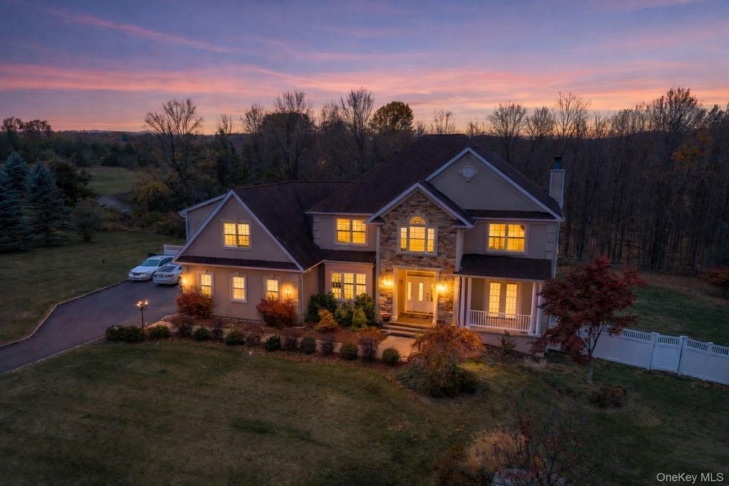 4 Camelback Road, Chester, NY 10918