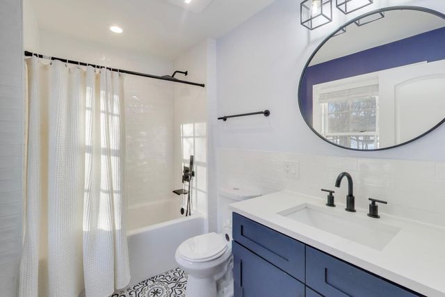 26225 N Hickory Road, Mundelein, IL 60060