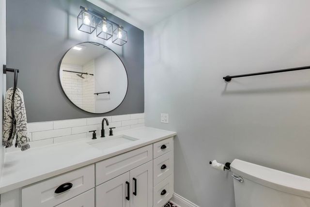 26225 N Hickory Road, Mundelein, IL 60060