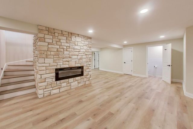 26225 N Hickory Road, Mundelein, IL 60060