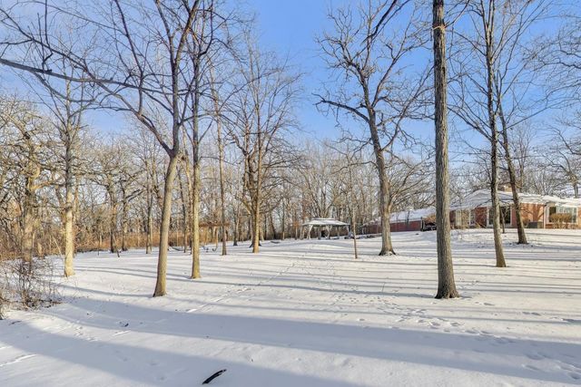 26225 N Hickory Road, Mundelein, IL 60060