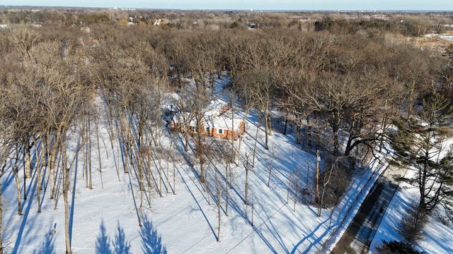 26225 N Hickory Road, Mundelein, IL 60060