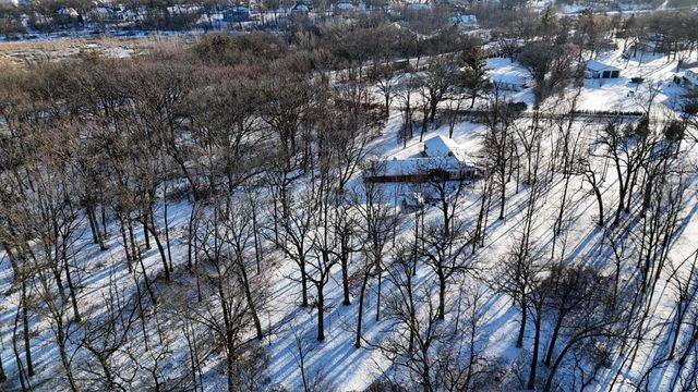 26225 N Hickory Road, Mundelein, IL 60060