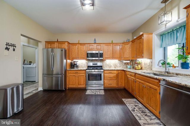 24 SYCAMORE DR, Reading, PA 19606