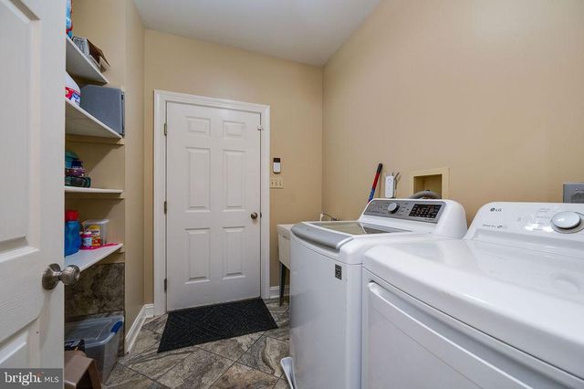 24 SYCAMORE DR, Reading, PA 19606