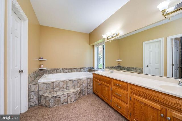 24 SYCAMORE DR, Reading, PA 19606