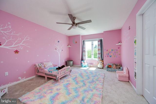 24 SYCAMORE DR, Reading, PA 19606
