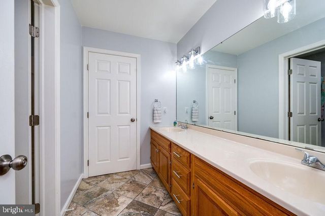 24 SYCAMORE DR, Reading, PA 19606