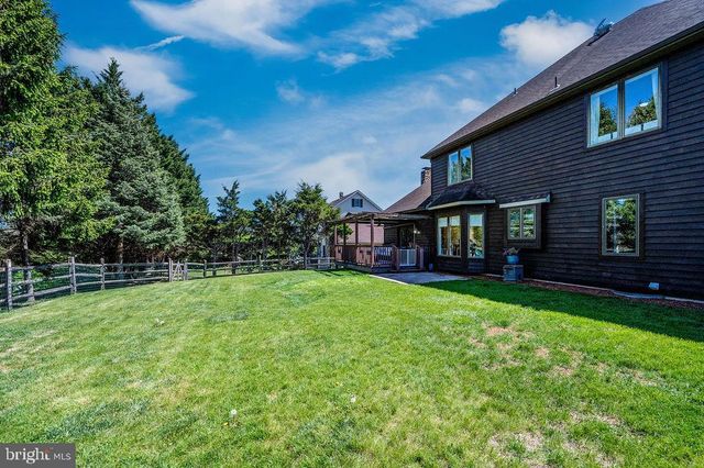 24 SYCAMORE DR, Reading, PA 19606