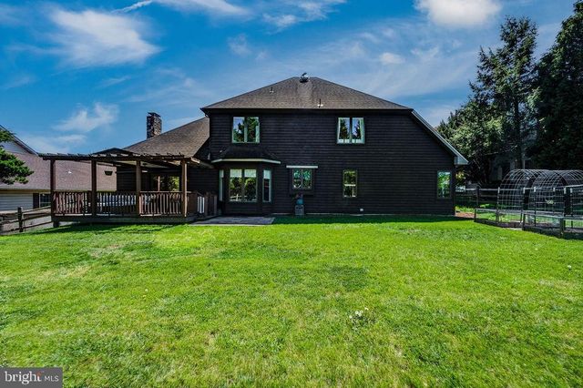 24 SYCAMORE DR, Reading, PA 19606