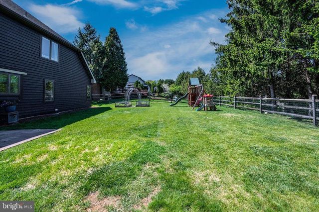 24 SYCAMORE DR, Reading, PA 19606