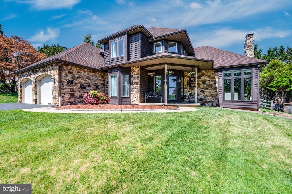 24 SYCAMORE DR, Reading, PA 19606