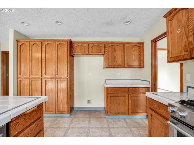 1802 Nw BELLA VISTA Ave, Gresham, OR 97030