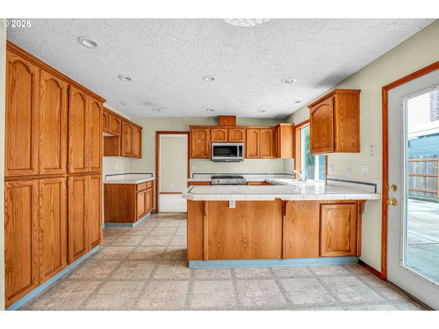 1802 Nw BELLA VISTA Ave, Gresham, OR 97030