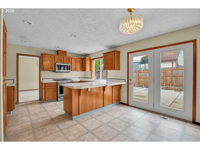 1802 Nw BELLA VISTA Ave, Gresham, OR 97030