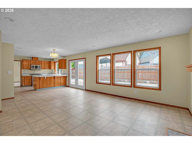 1802 Nw BELLA VISTA Ave, Gresham, OR 97030