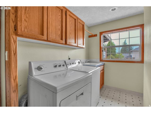 1802 Nw BELLA VISTA Ave, Gresham, OR 97030