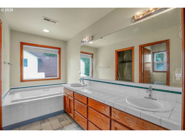 1802 Nw BELLA VISTA Ave, Gresham, OR 97030