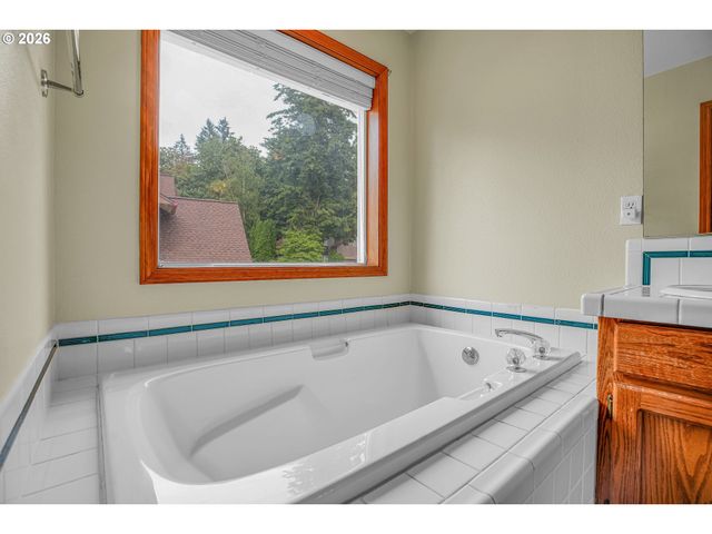 1802 Nw BELLA VISTA Ave, Gresham, OR 97030