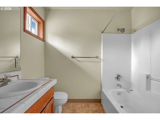 1802 Nw BELLA VISTA Ave, Gresham, OR 97030