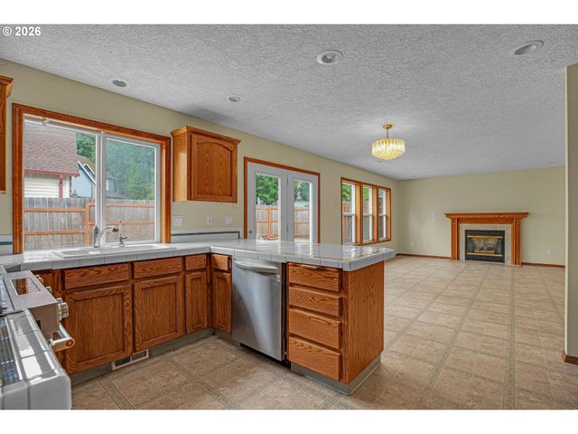 1802 Nw BELLA VISTA Ave, Gresham, OR 97030