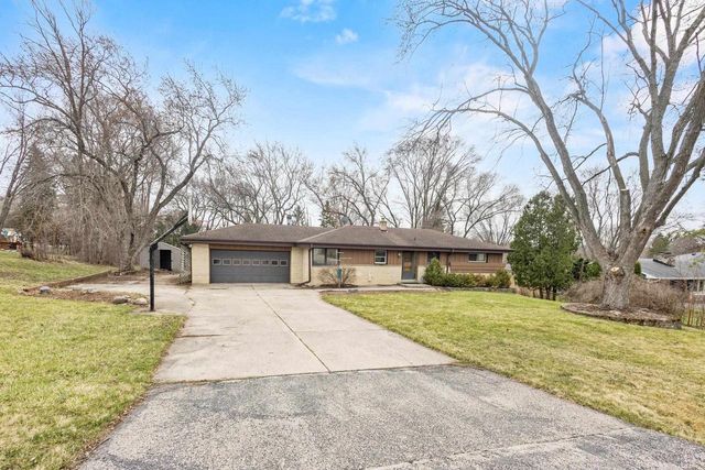 15945 SMITH DRIVE, Brookfield, WI 53005