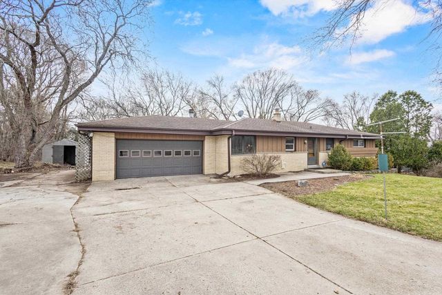 15945 SMITH DRIVE, Brookfield, WI 53005