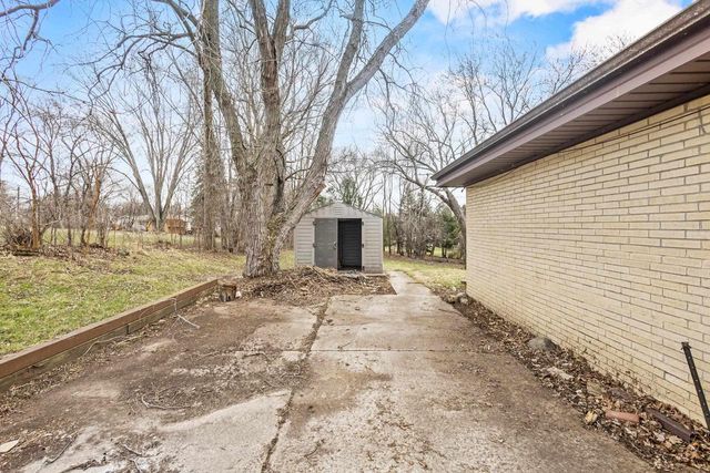 15945 SMITH DRIVE, Brookfield, WI 53005