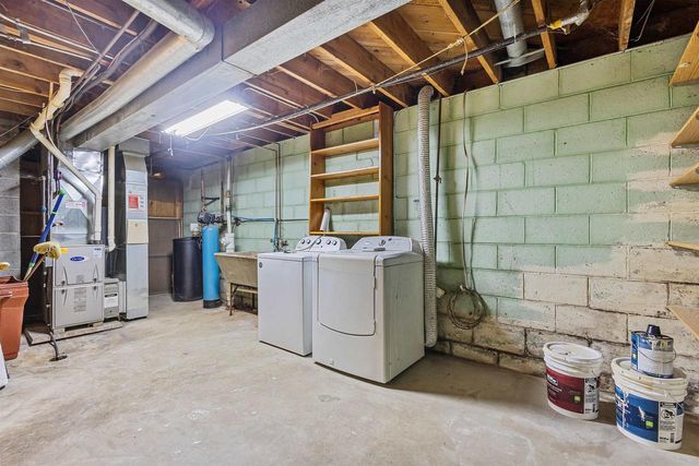 15945 SMITH DRIVE, Brookfield, WI 53005