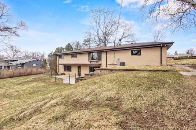 15945 SMITH DRIVE, Brookfield, WI 53005