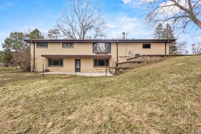 15945 SMITH DRIVE, Brookfield, WI 53005