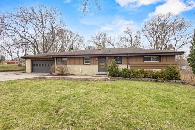 15945 SMITH DRIVE, Brookfield, WI 53005