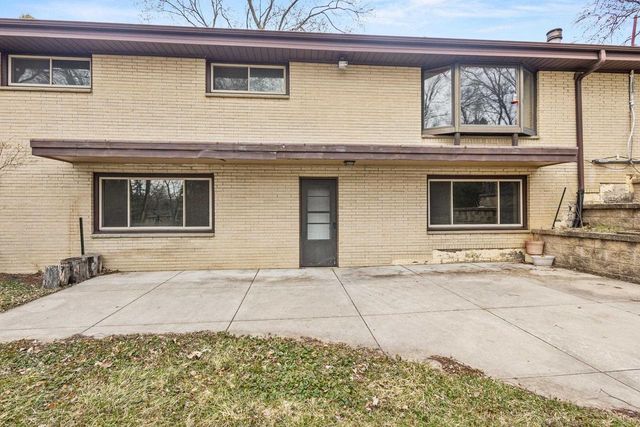 15945 SMITH DRIVE, Brookfield, WI 53005