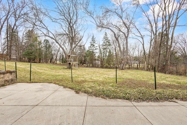 15945 SMITH DRIVE, Brookfield, WI 53005