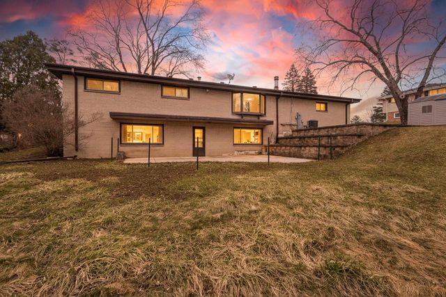 15945 SMITH DRIVE, Brookfield, WI 53005