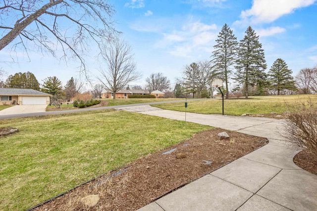 15945 SMITH DRIVE, Brookfield, WI 53005