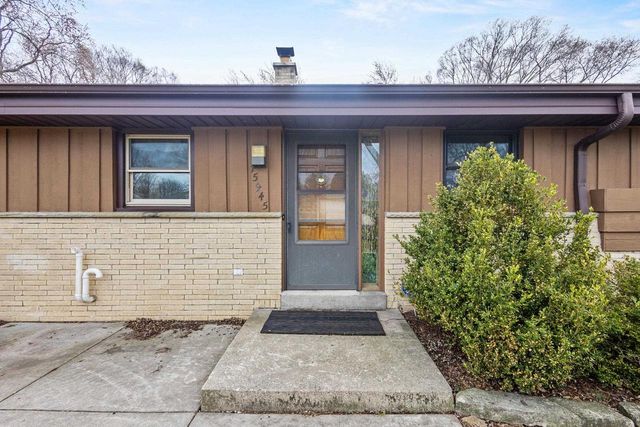 15945 SMITH DRIVE, Brookfield, WI 53005