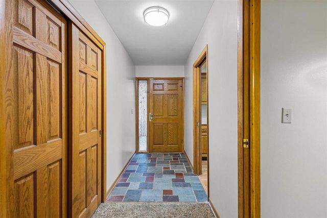 15945 SMITH DRIVE, Brookfield, WI 53005