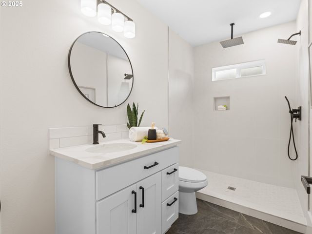 4323 Se ALDER St, Portland, OR 97215