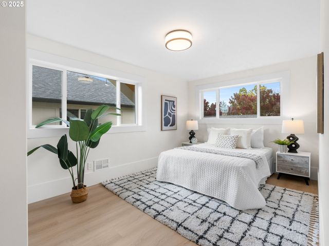 4323 Se ALDER St, Portland, OR 97215