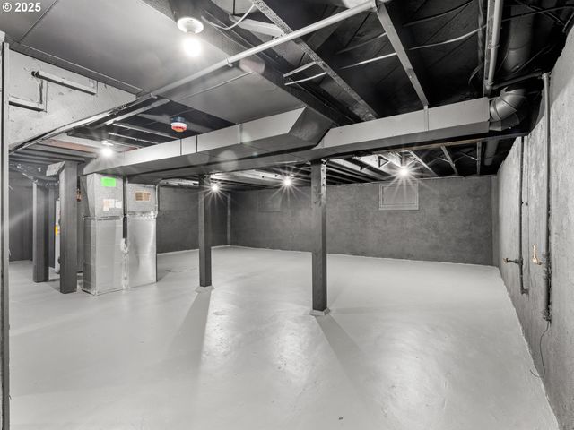 4323 Se ALDER St, Portland, OR 97215