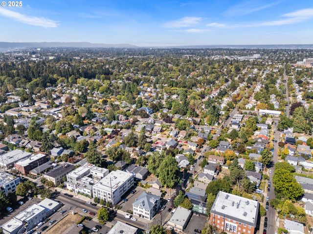 4323 Se ALDER St, Portland, OR 97215
