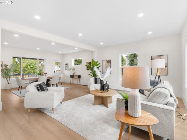 4323 Se ALDER St, Portland, OR 97215