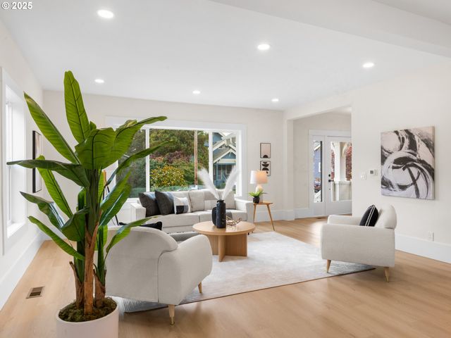 4323 Se ALDER St, Portland, OR 97215