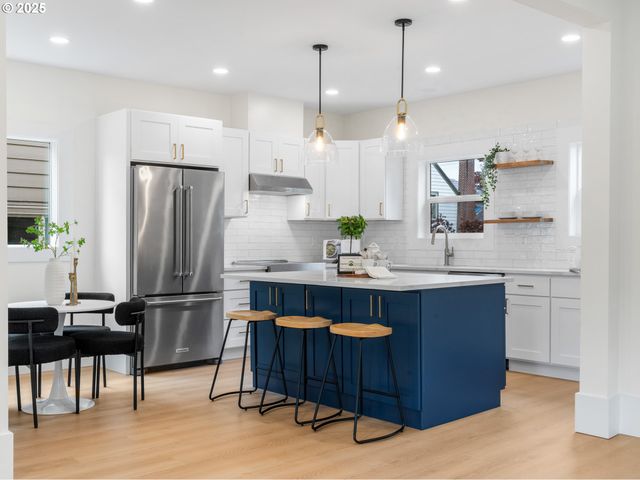 4323 Se ALDER St, Portland, OR 97215