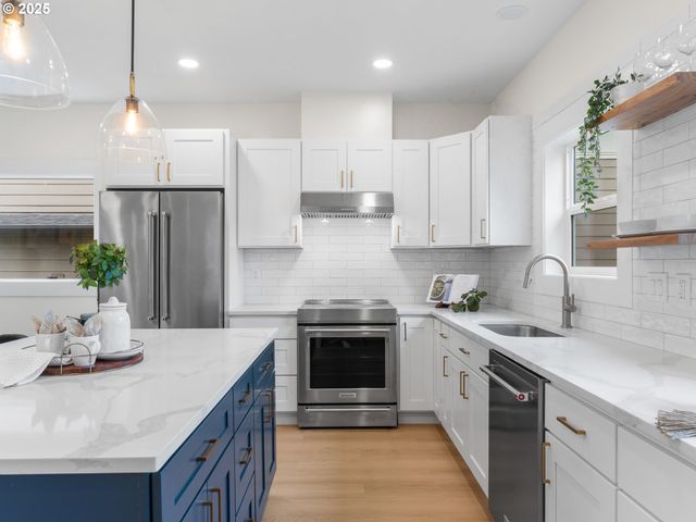 4323 Se ALDER St, Portland, OR 97215