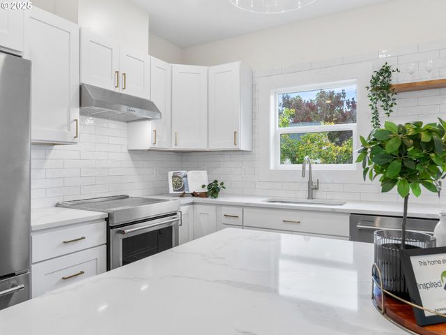 4323 Se ALDER St, Portland, OR 97215